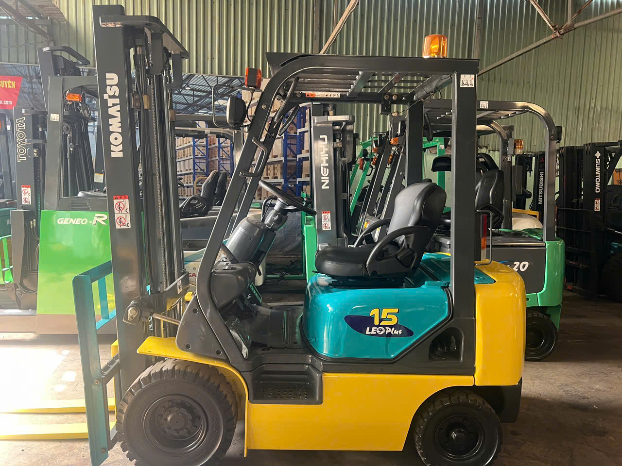 XE NÂNG XĂNG KOMATSU 1.5 TẤN